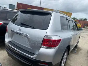 Toyota Highlander SE 3.5L 4WD 2013 Silver