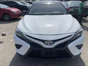 Toyota Camry XSE (2.5L 4cyl 8A) 2019 White