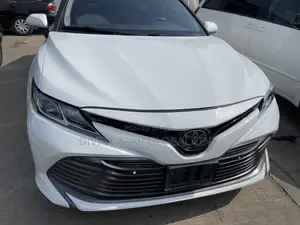 Toyota Camry XLE (2.5L 4cyl 8A) 2019 White