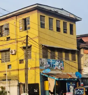 3bdrm Block of Flats in Yaba for sale