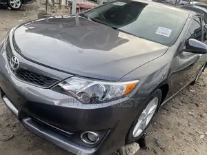 Photo - Toyota Camry SE 4dr Sedan (2.5L 4cyl 6A) 2013 Black