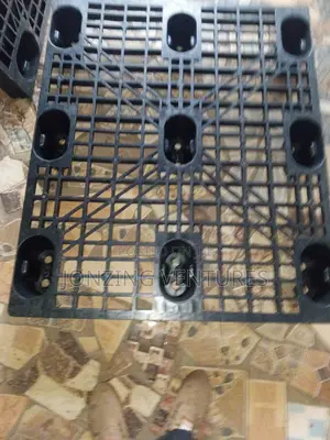 Clean and Strong Plastic Pallets