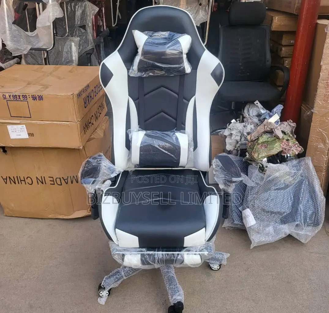 Executive Gaming Chair With Footrest.