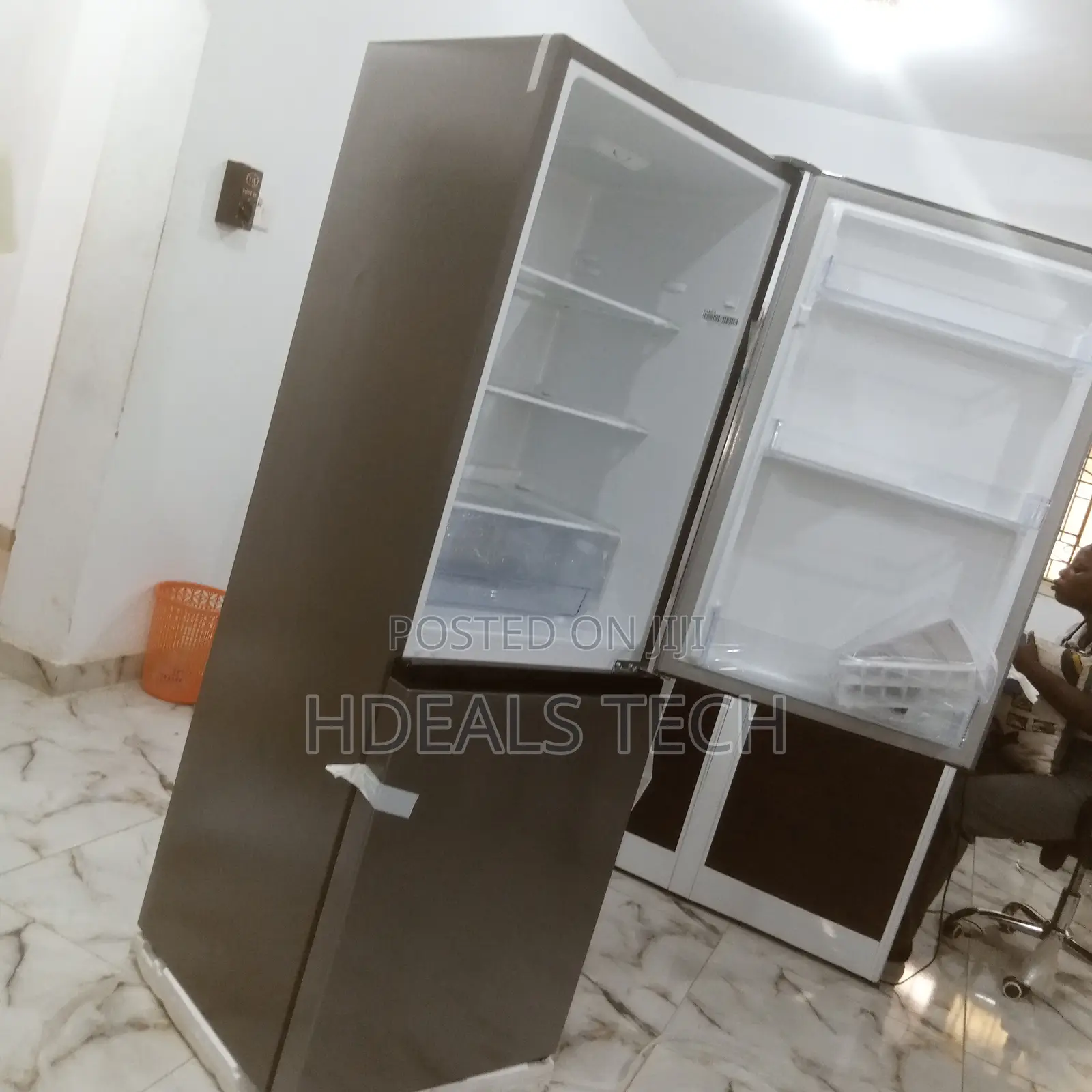 Hisense Bottom-Freezer Refrigerator 225l.