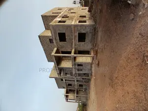 4bdrm Duplex in Idu Industrial for sale