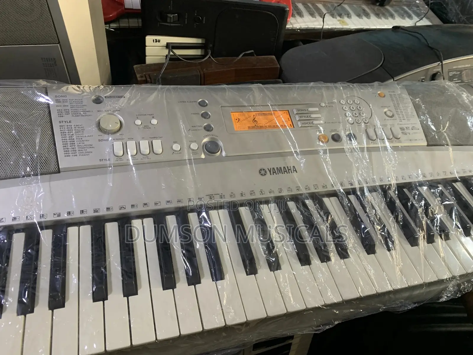 UK Used Keyboard Yamaha E-303