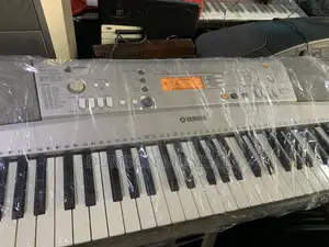 UK Used Keyboard Yamaha E-303