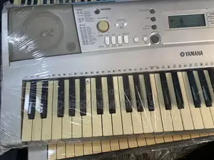 UK Used Keyboard Yamaha E-303