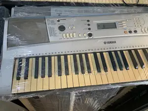 UK Used Keyboard Yamaha E-303