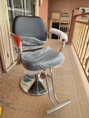 Height Adjustable Saloon Chair