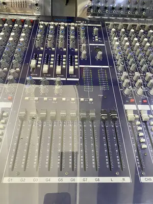 Live 16 Professional Mixer