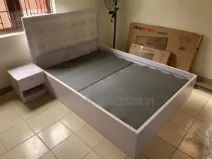 Bedroom Bedframe (41⁄2/6fit )