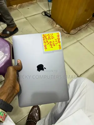 Laptop Apple MacBook Pro 2022 M2 8GB Intel Core I7 SSD 256GB
