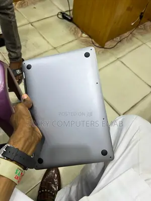 Laptop Apple MacBook Pro 2022 M2 8GB Intel Core I7 SSD 256GB