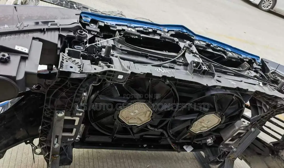 Lamborghini Urus Front Cut