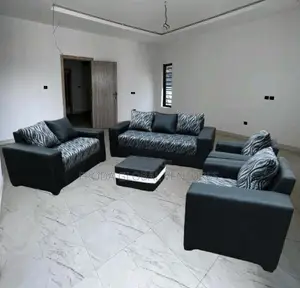 Set of 7 Seaters Sofa Chairs With Pillows and Table. Black. Aas08