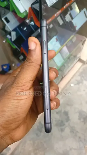 Apple iPhone 11 64 GB Black