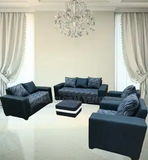 Set of 7 Seaters Sofa Chairs With Pillows and Table. Aku08