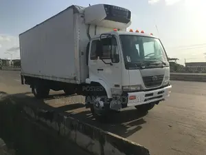 Nissan UD 2007 White