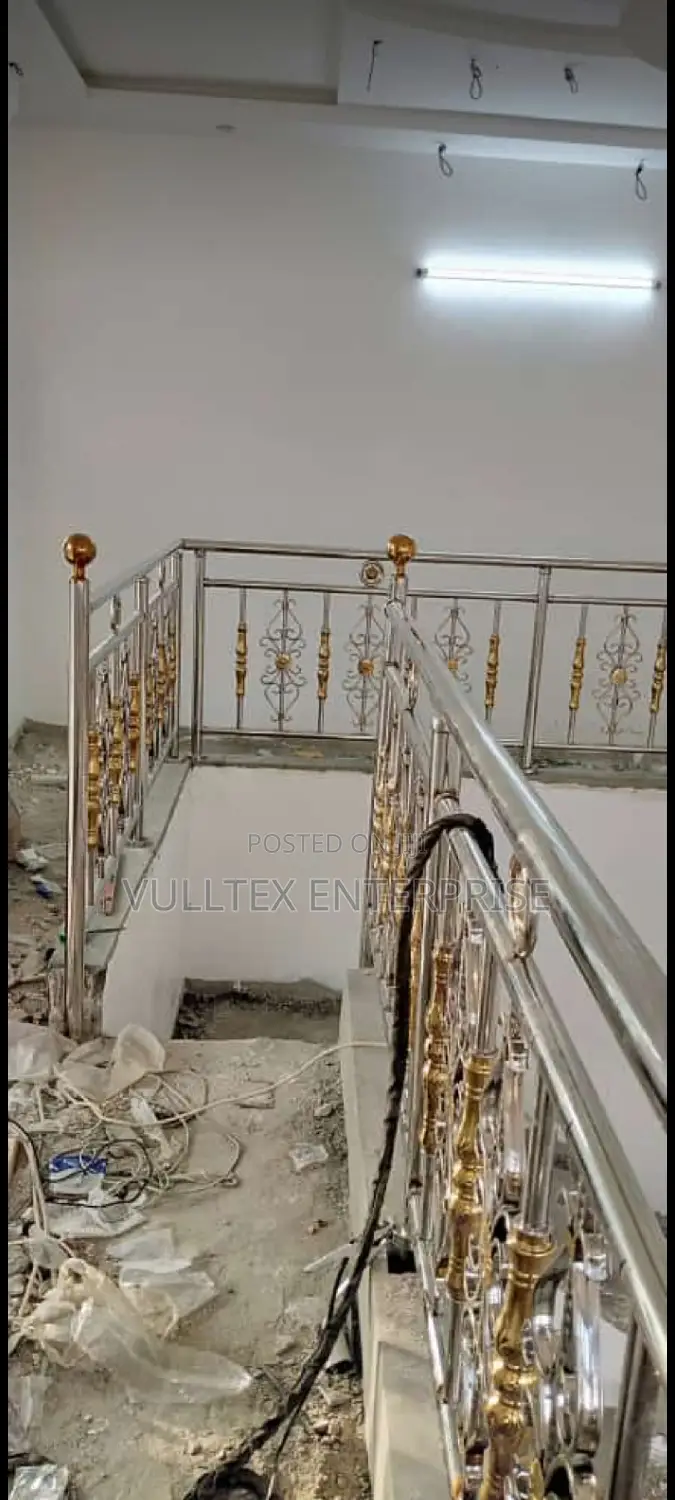 Stainless Steel Staircase Rail With Gold Fittings