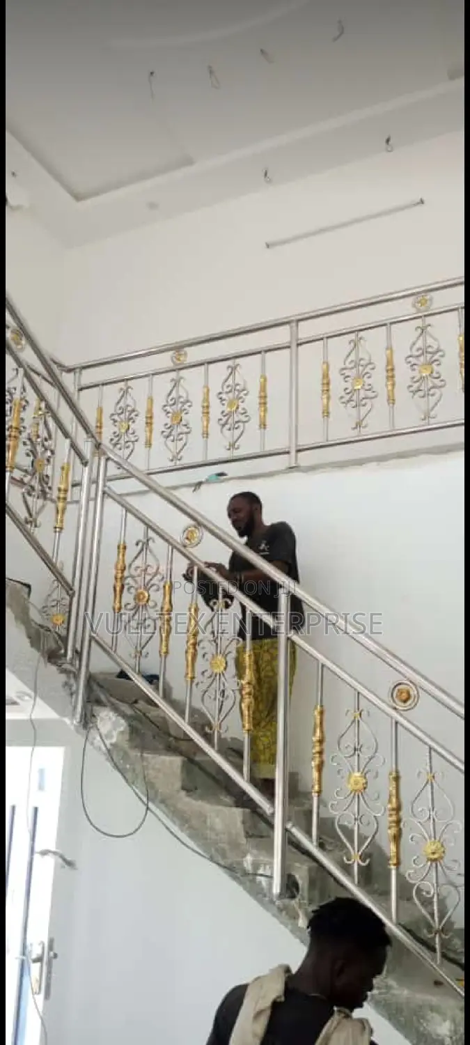 Stainless Steel Staircase Rail With Gold Fittings