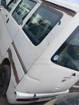 Suzuki APV Minibus 2010 White