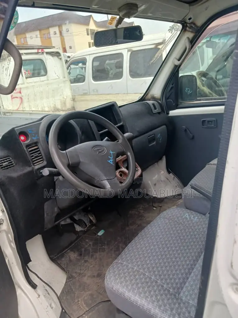 Suzuki APV Minibus 2010 White