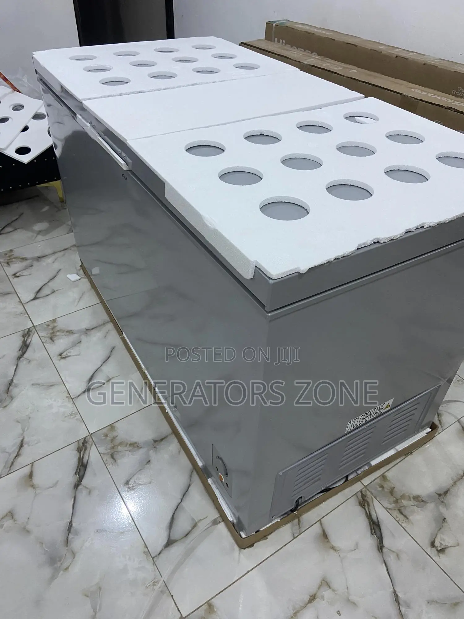 Noiseless Chest Freezer Hisense 420L