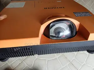 Sharp Short Throw Hitachi ED-D11N Network Projector