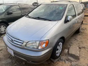 Toyota Sienna LE 2002 Gray