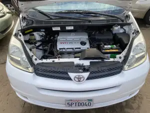 Toyota Sienna XLE AWD 2005 White