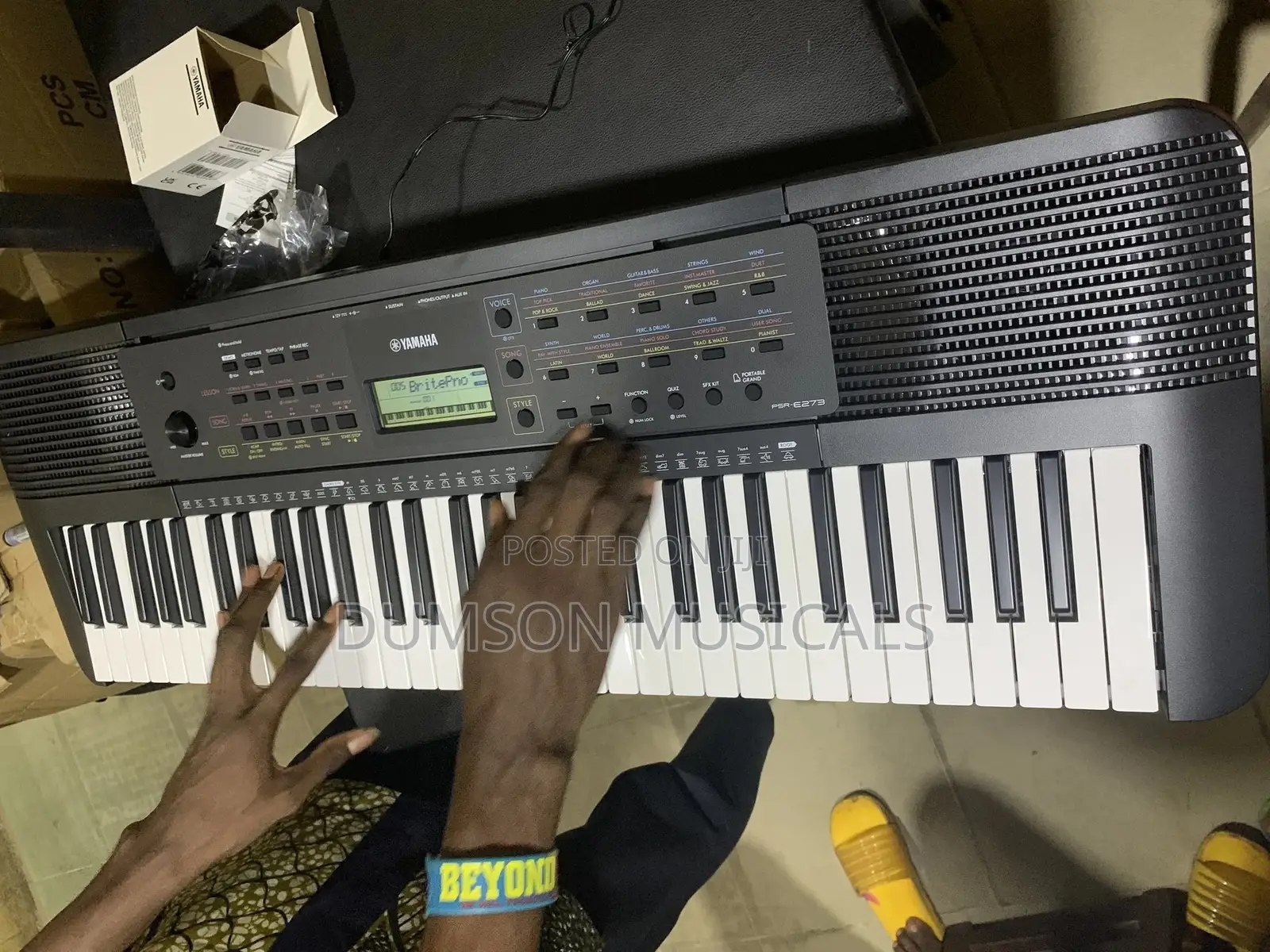 PSR-E273 Yamaha Keyboard