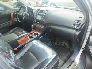 Toyota Highlander Limited 3.5l 4WD 2013 Silver