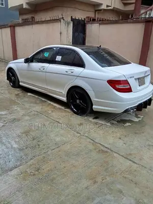 Mercedes C300 2013 Available Windscreen and Door Glass
