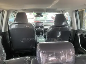 Toyota RAV4 XLE AWD 2020 Silver