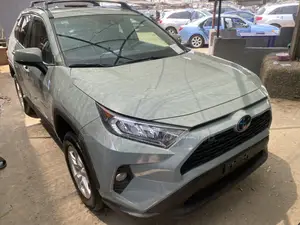 Toyota RAV4 XLE AWD 2020 Silver