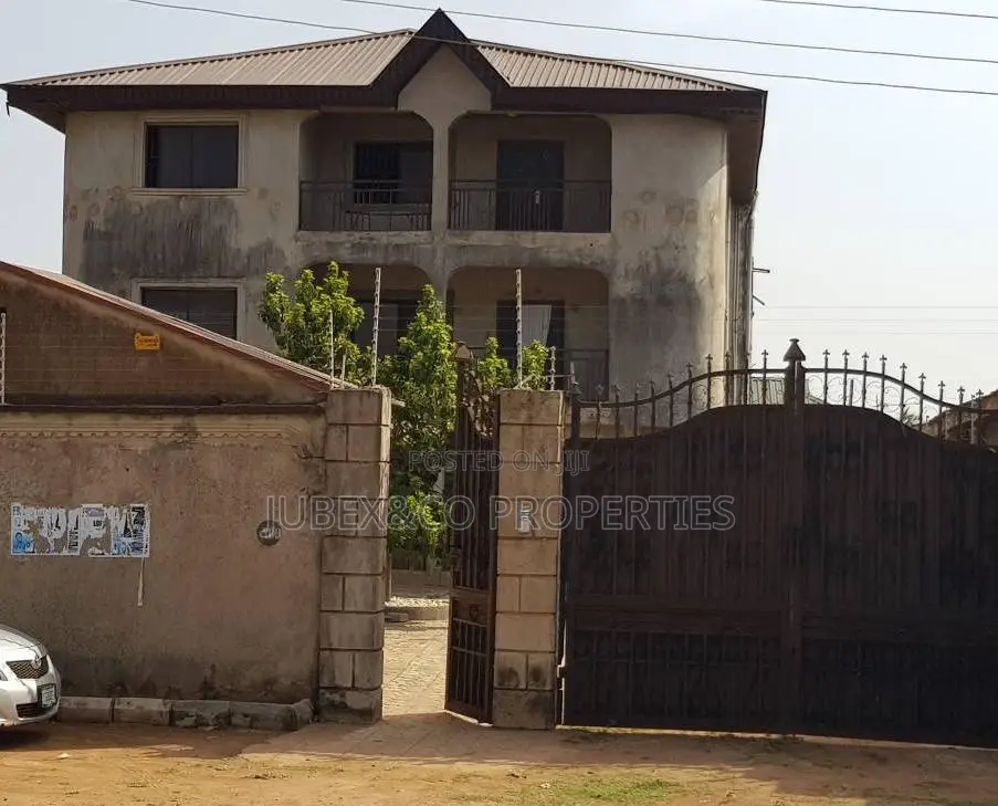 3bdrm Block of Flats in Gasline, Ado-Odo/Ota for sale