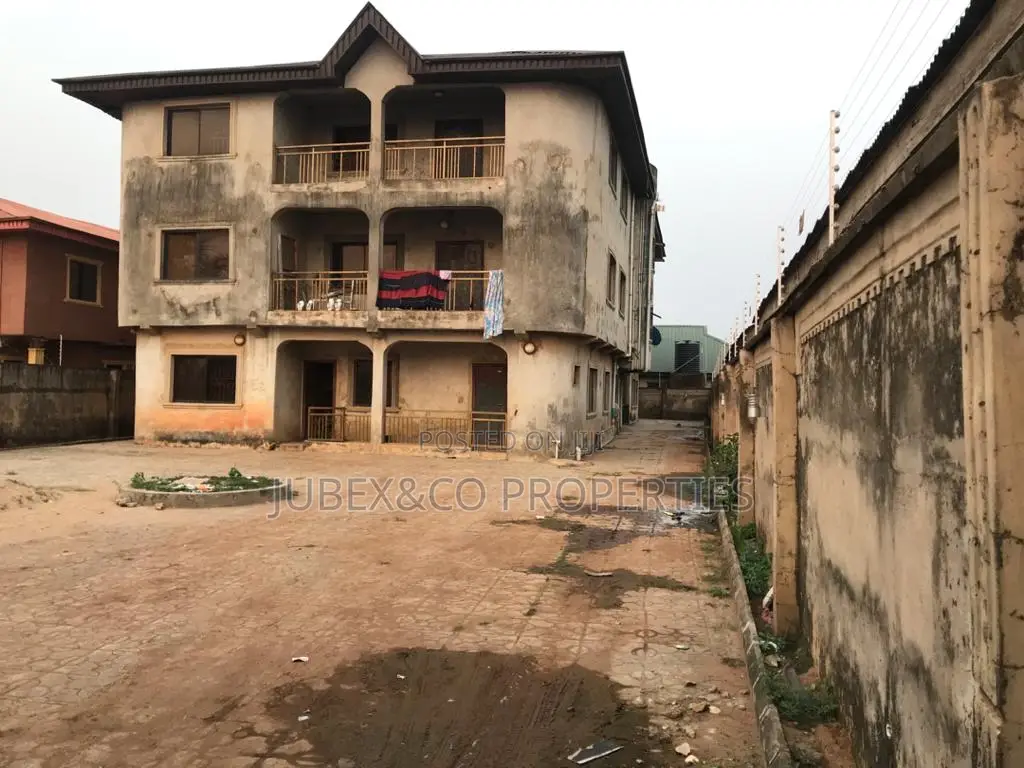 3bdrm Block of Flats in Gasline, Ado-Odo/Ota for sale