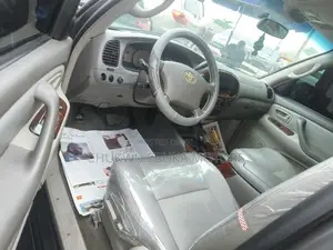 Toyota Sequoia 2004 Gray