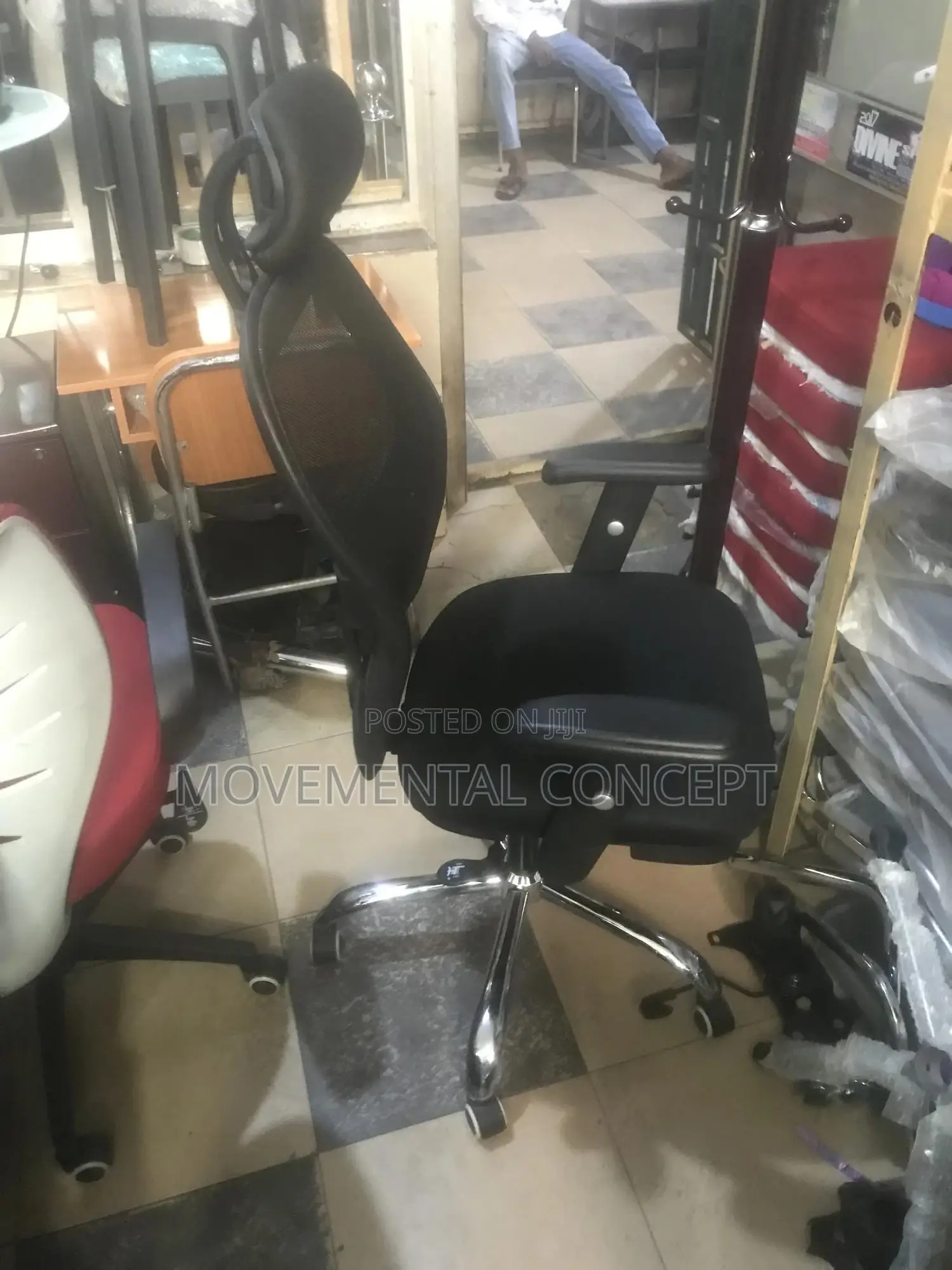 Executive Office Swivel Chair With Headrest