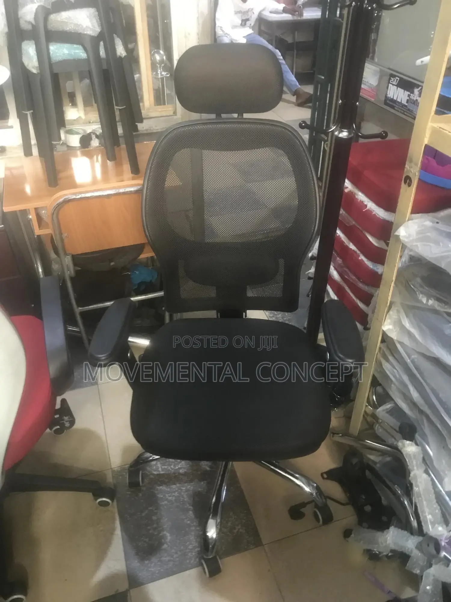 Executive Office Swivel Chair With Headrest