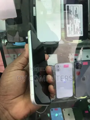 Apple iPhone 11 64 GB White