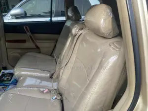 Toyota Highlander Limited 2010 Gold