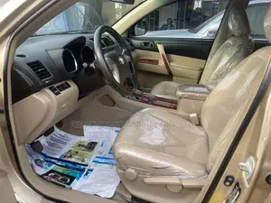 Toyota Highlander Limited 2010 Gold