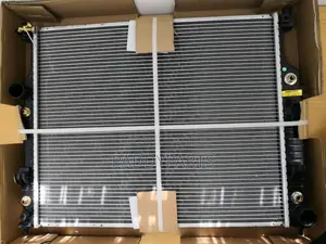 Mercedes Benz R350 Engine Radiator