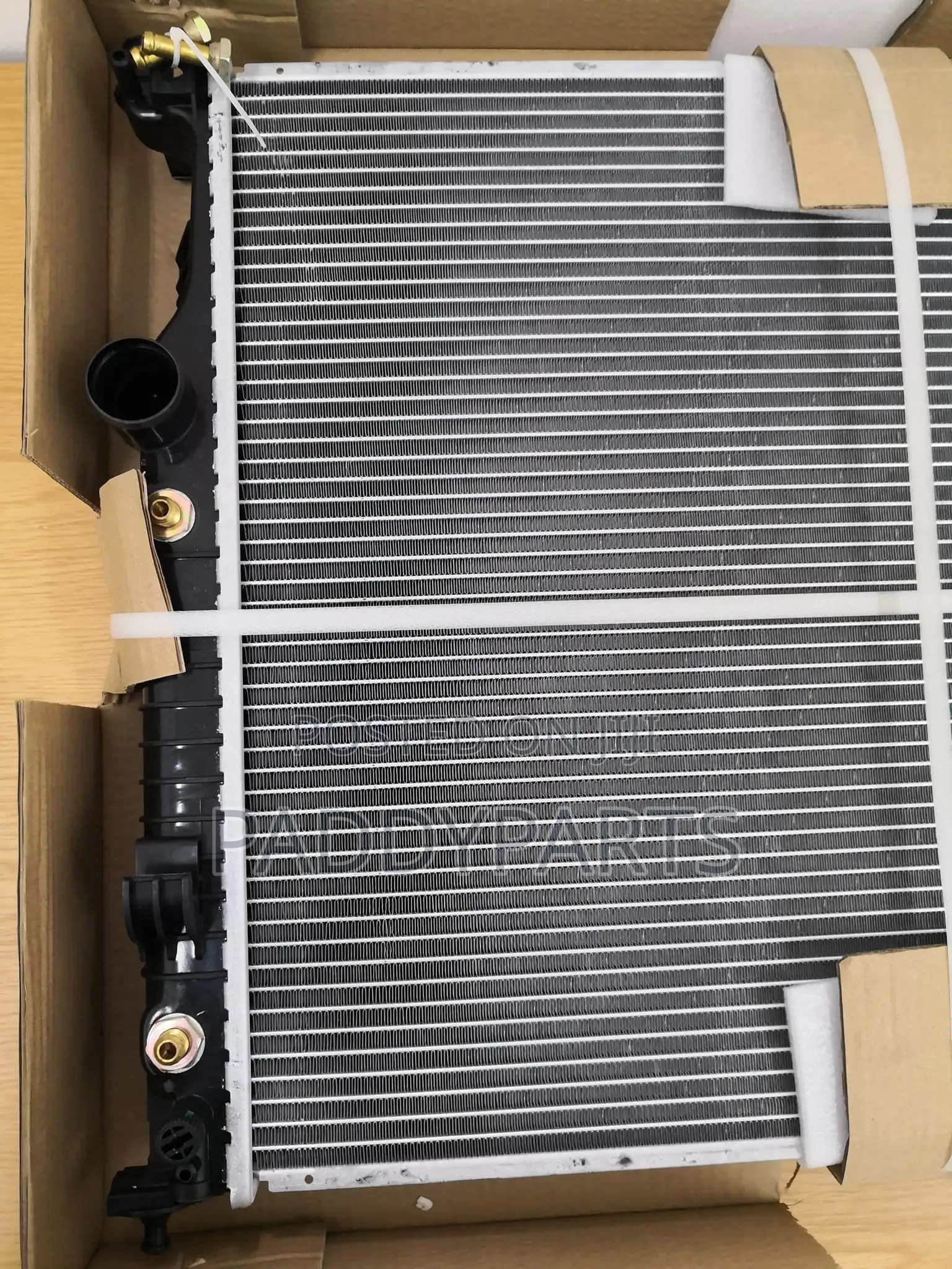 Mercedes Benz R350 Engine Radiator