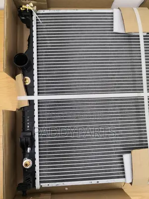 Mercedes Benz R350 Engine Radiator
