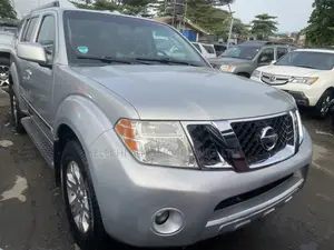 Nissan Pathfinder Silver 4x4 2011 Silver