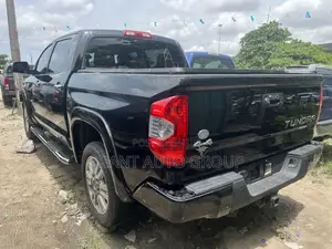 Toyota Tundra 1794 5.7L V8 w/FFV 4x4 CrewMax 5.6 ft. box 145.7 in. WB