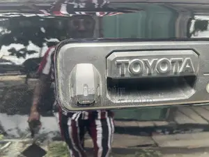 Toyota Tundra 1794 5.7L V8 w/FFV 4x4 CrewMax 5.6 ft. box 145.7 in. WB